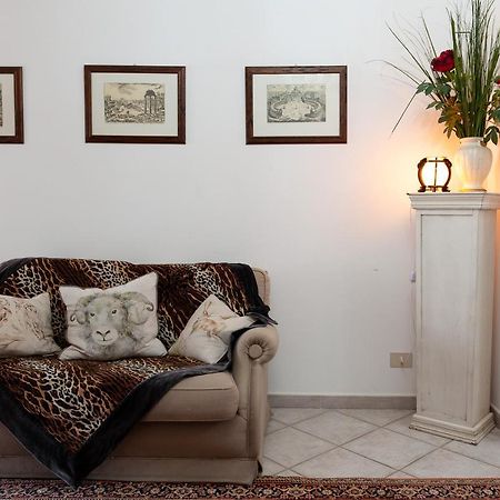Favoloso Appartamento In Villa Monterosi Bagian luar foto