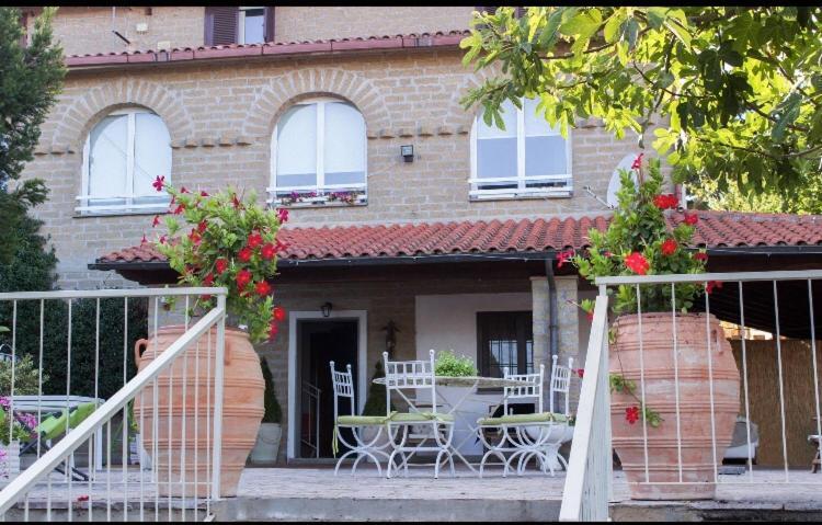 Favoloso Appartamento In Villa Monterosi Bagian luar foto